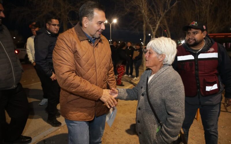 Entrega Cruz Pérez Cuéllar 424 nuevas luminarias en Parajes de San José y Valle de Fundadores
