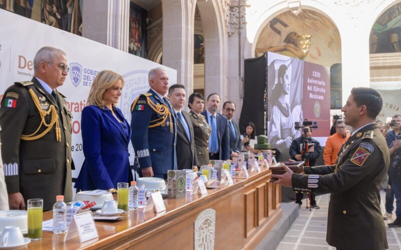 Maru Campos conmemora el 113 aniversario del Ejército Mexicano en Palacio de Gobierno