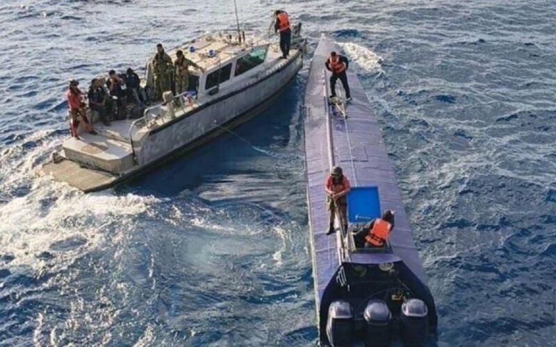 Marina intercepta semisumergible con más de cuatro toneladas de cocaína frente a Colima