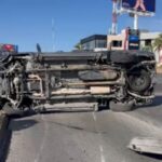Vuelca camioneta en el Periférico de la Juventud; conductor resulta ileso
