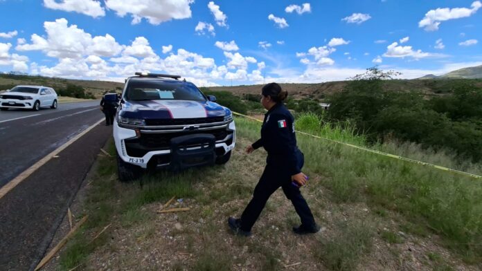 Localizan cuerpo semienterrado junto a la carretera Chihuahua–Cuauhtémoc; Fiscalía investiga el caso