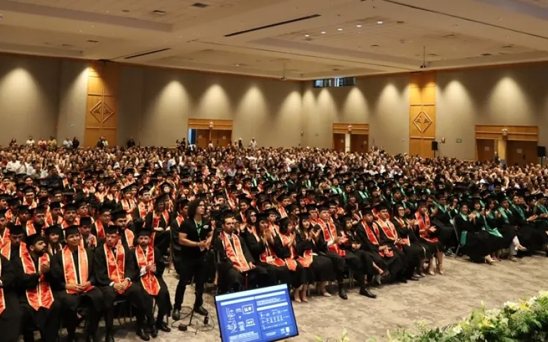 Se gradúan 669 estudiantes de la Universidad Tecnológica de Chihuahua