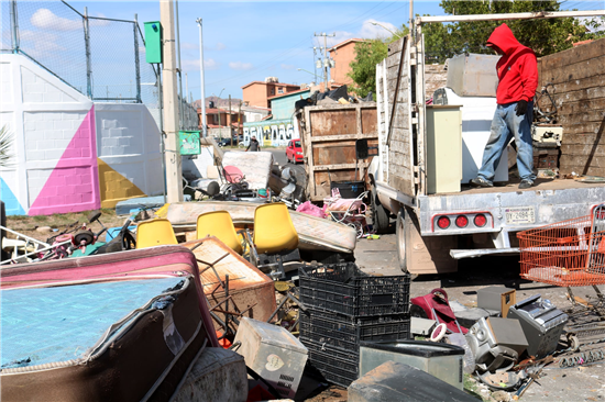 Retira Municipio 32 toneladas de tiliches y basura con Mega Destilichadero en Chihuahua 2000