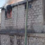 Detienen a pareja tras incendio de vivienda; ella fue acusada de provocar el fuego y él de violencia familiar