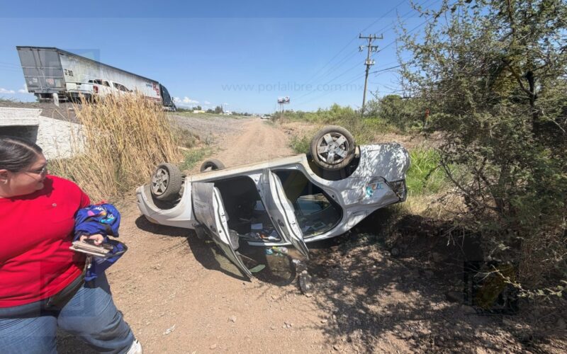 Vuelca Vehículo del DIF Municipal en Carretera; Tres Mujeres Son Trasladadas a un Hospital
