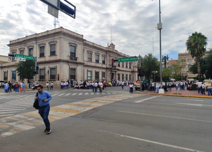 Protesta del STUACH Crece y Colapsa Vialidades del Centro de Chihuahua
