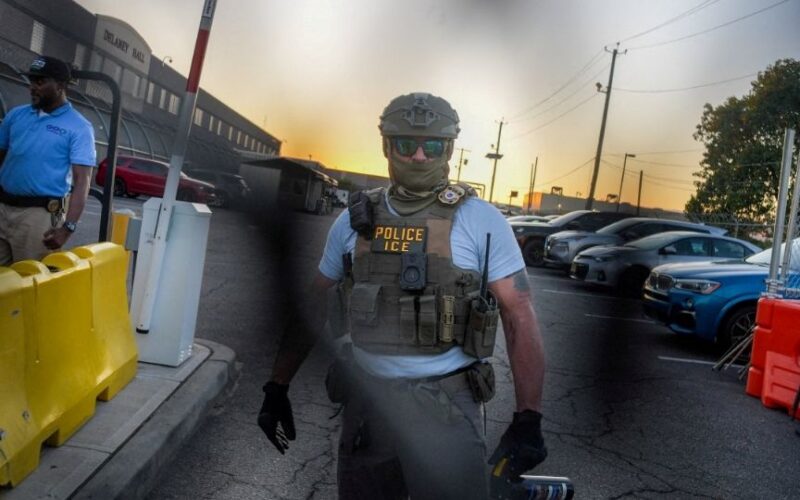 ICE Rompe Récord de Arrestos Migratorios Bajo Trump: Casi 50 Mil en un Solo Mes