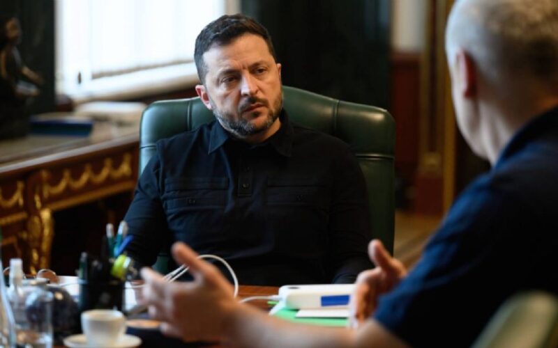 Dron Ruso Golpea Sede de Inteligencia de Ucrania en Kyiv; Zelenski Ordena Preparar una Respuesta