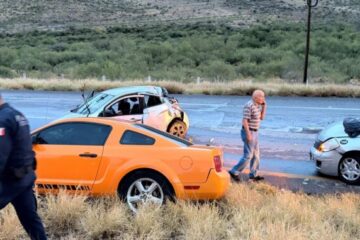 Choque Múltiple en la Chihuahua-Delicias Deja Cuatro Lesionados; un Auto Terminó Volcado
