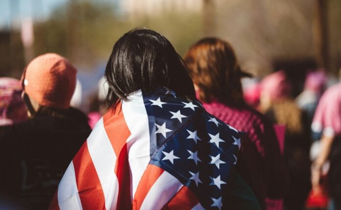 El “Sueño Americano” Se Aleja: Solo 20% de los Latinos en EU Dice Haberlo Alcanzado