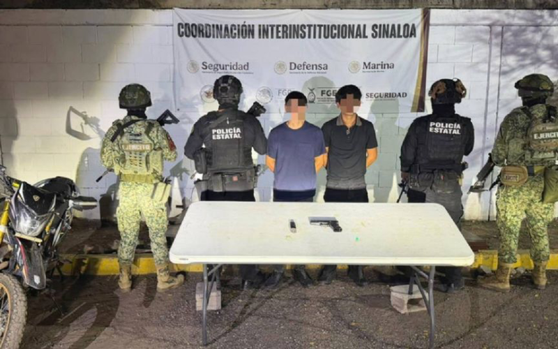 Detienen a Dos en Motocicleta con Pistola 9 Milímetros en Culiacán; Uno es Menor de Edad