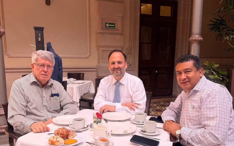 Santiago De la Peña Sigue Moviendo la Agenda; Ahora se Reúne con Guillermo Villalobos y Toño Chávez
